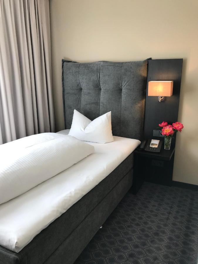 Ross Hotel